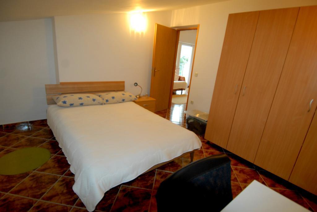 غييكا Guesthouse Konti الغرفة الصورة