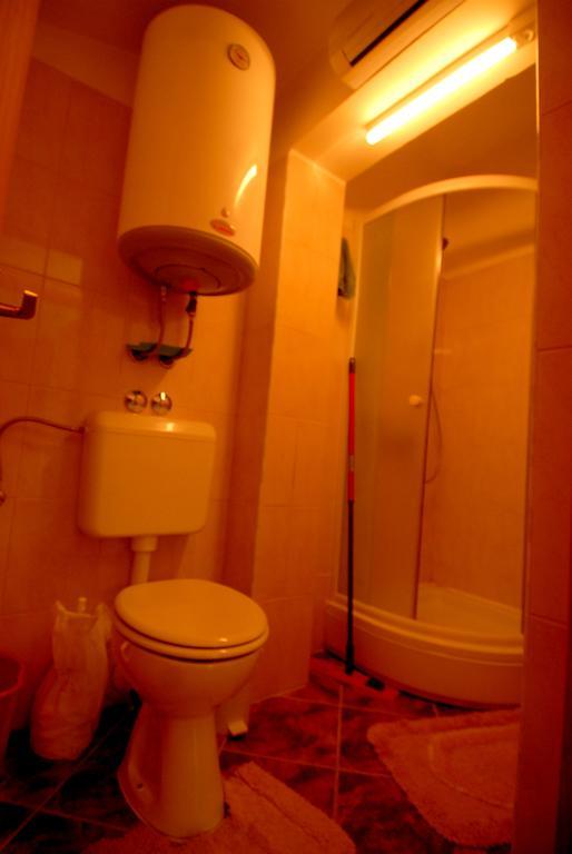 غييكا Guesthouse Konti الغرفة الصورة