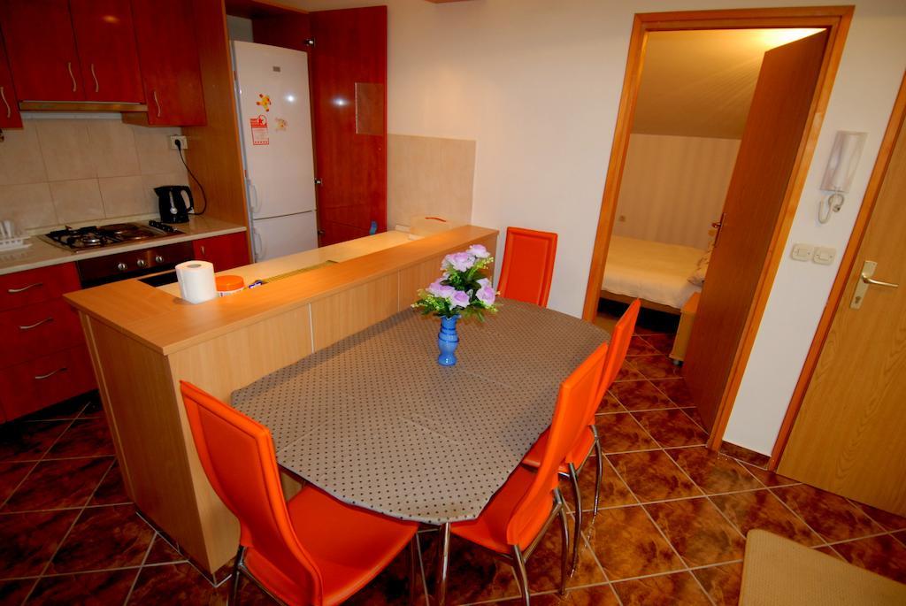 غييكا Guesthouse Konti الغرفة الصورة