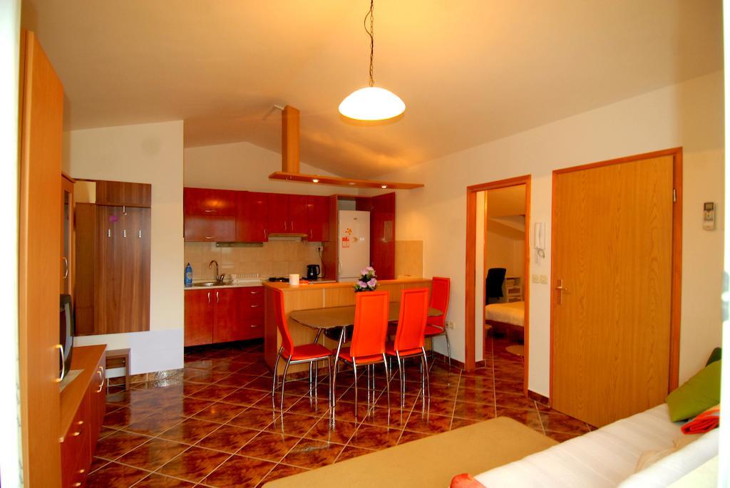 غييكا Guesthouse Konti الغرفة الصورة