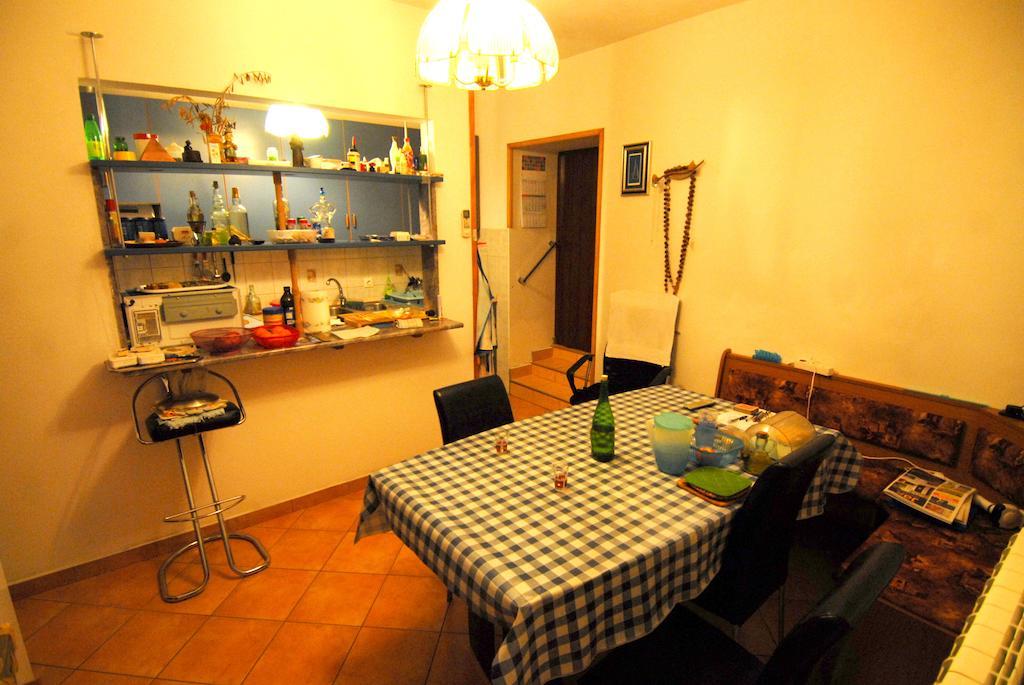 غييكا Guesthouse Konti الغرفة الصورة